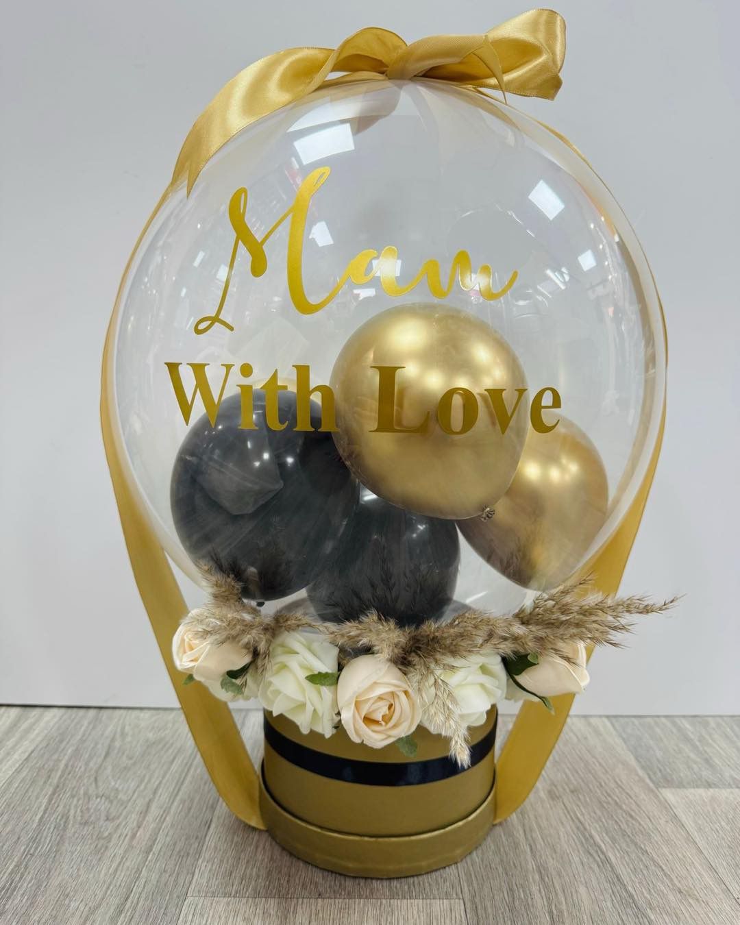Mam Mothers Day Balloon with Gifts in the hatbox